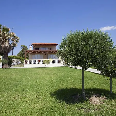 فيلة Nefeli كوتاري